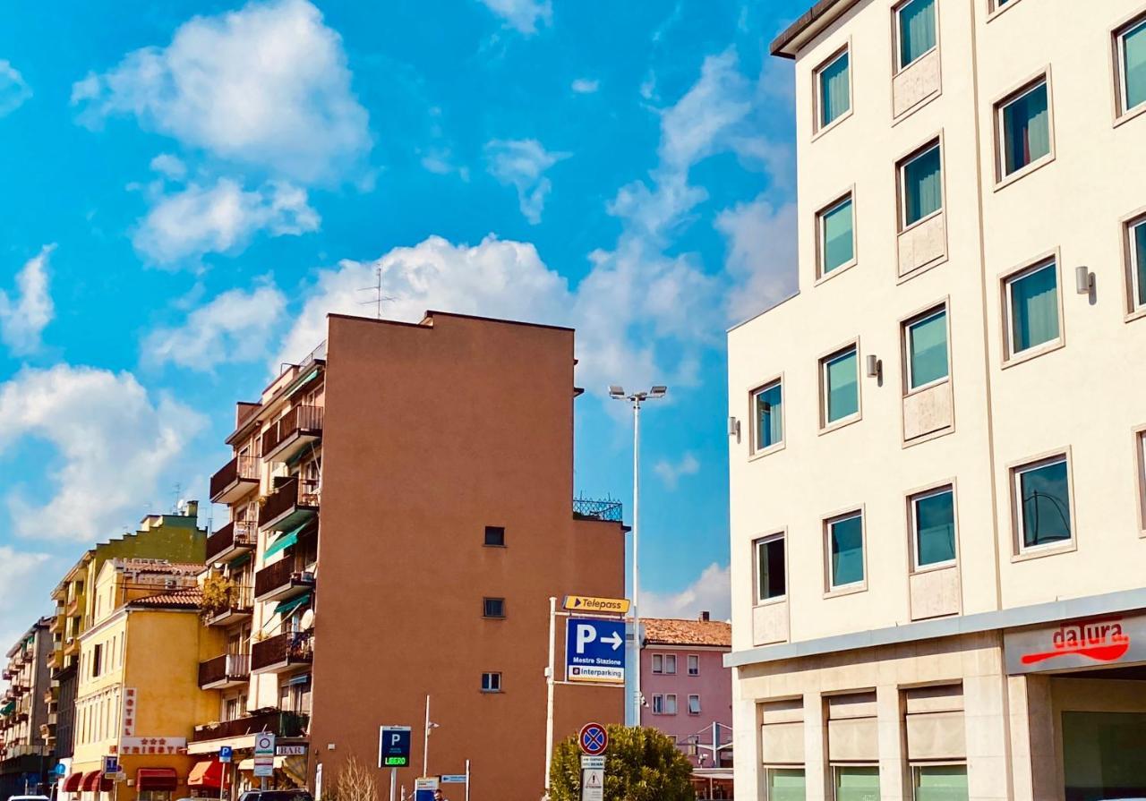 Pang'S Guesthouse Mestre Kültér fotó